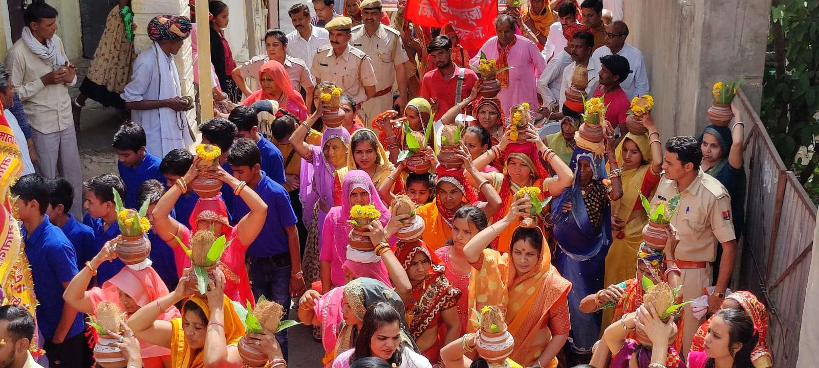 भाजपा नेता तजिंदर बग्गा गिरफ्तार:पंजाब पुलिस के 50 जवानों ने दिल्ली के घर से पकड़ा; केजरीवाल को धमकी देने का आरोप