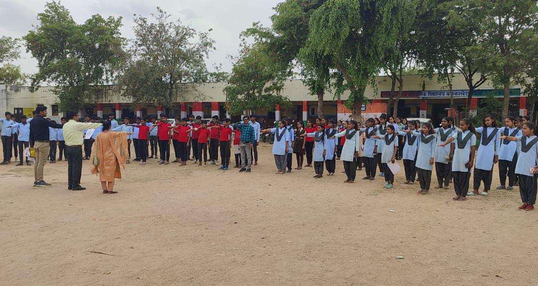 मतदाता जागरूकता को लेकर शपथ दिलाई, रंगोली बनाकर रैली निकाली