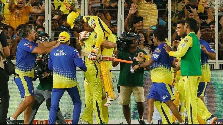 आज मुंबई में हो सकती है धोनी की सर्जरी, पंत का ऑपरेशन करने वाले डॉक्टर से मिले माही